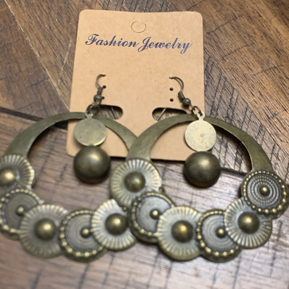 Fashion Jewelry Antique Brass Floral Hoop Earrings